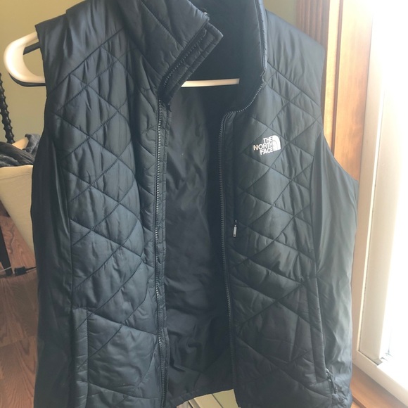 North face puffer vest never worn size M - Picture 1 of 3